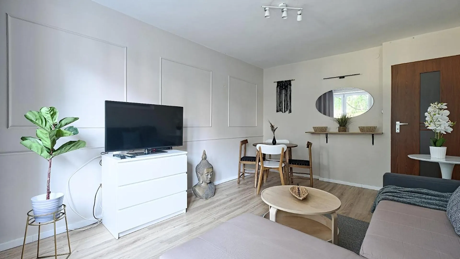 Urban Nomad Apartment Next To Palace Of Culture Warsaw Poland